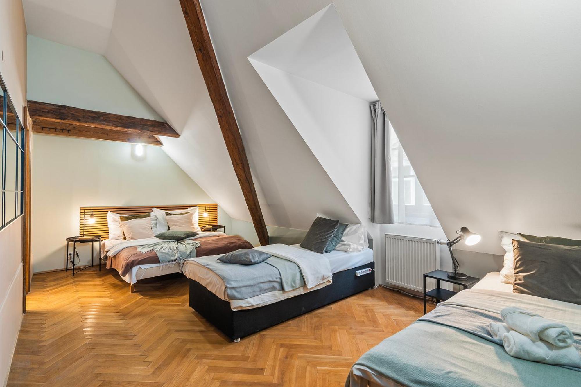 Charles Bridge Historical Apts By Michal&Friends Prag Exterior foto