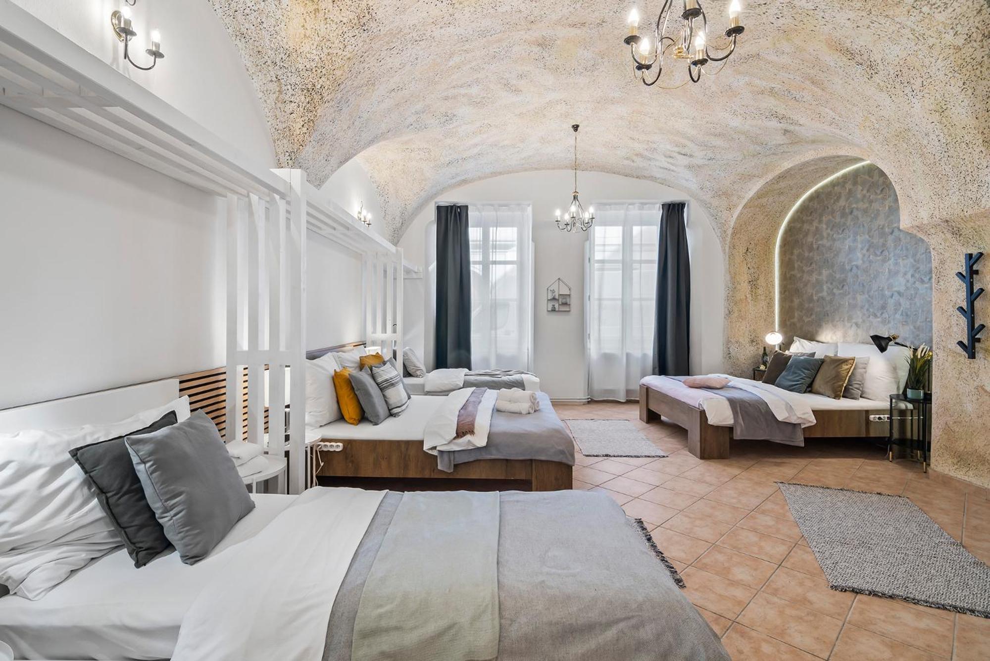 Charles Bridge Historical Apts By Michal&Friends Prag Exterior foto