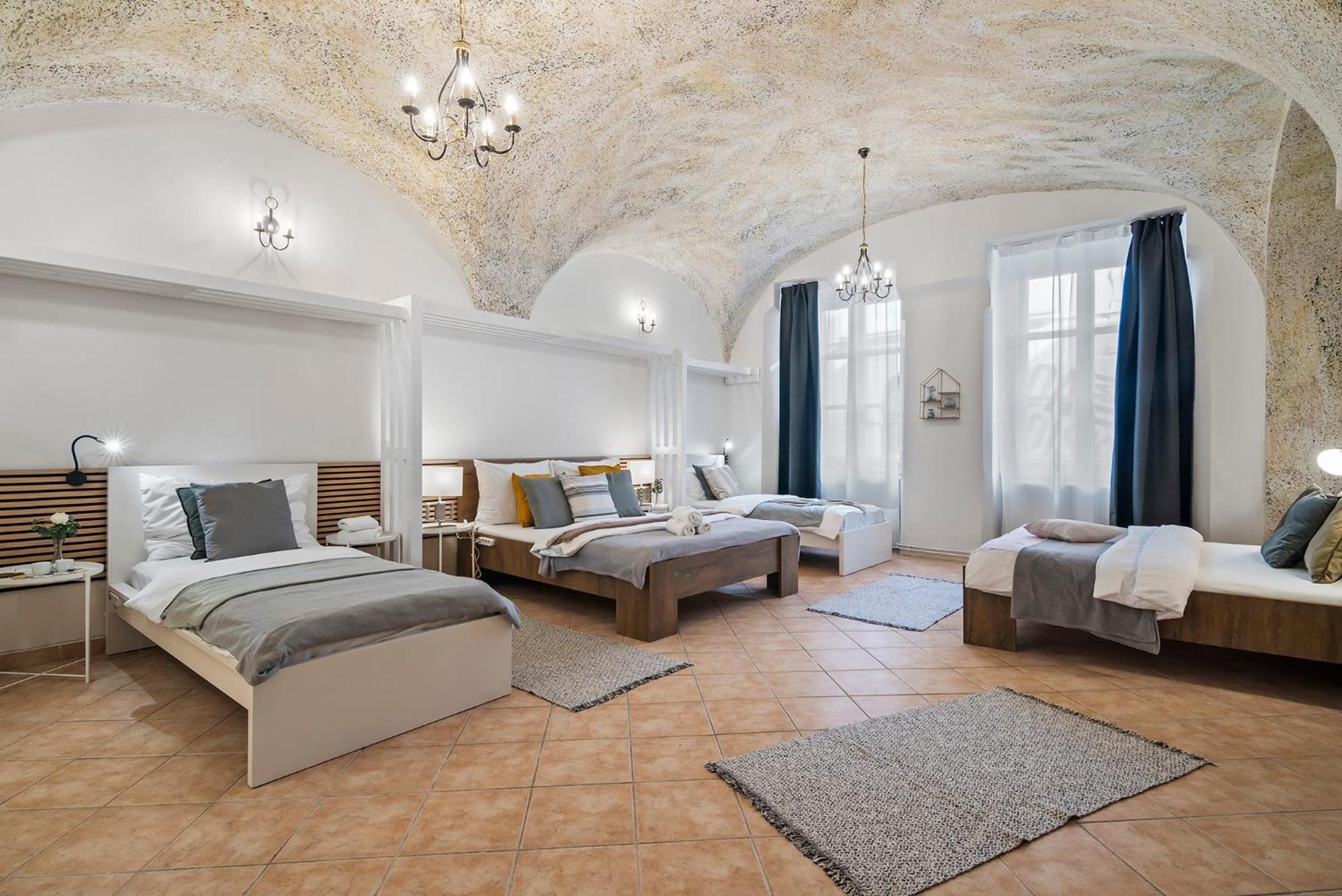 Charles Bridge Historical Apts By Michal&Friends Prag Exterior foto